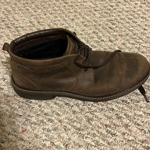 Men’s ECCO waterproof leather rubber sole chukka boots 🥾 size 10